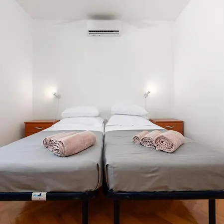 Maria's Sunshine Place *