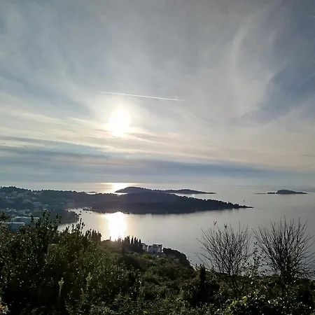 Maria's Sunshine Place *