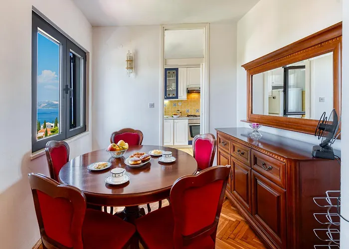 Maria's Sunshine Place *