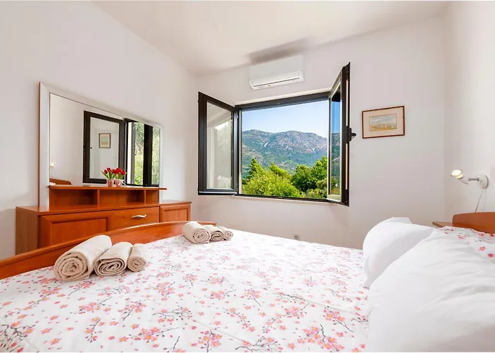 Maria's Sunshine Place *