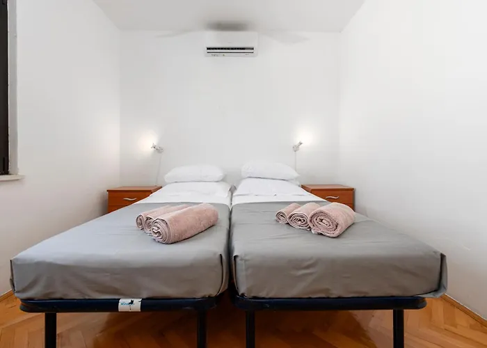 Maria's Sunshine Place *