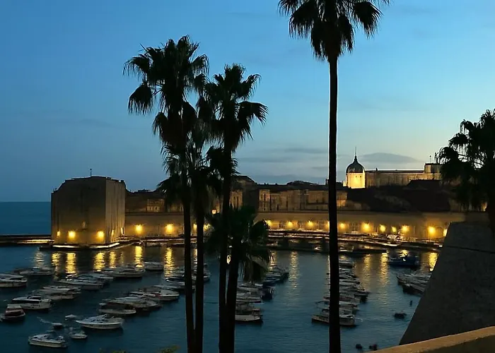 Maria's Sunshine Place *