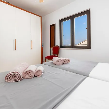 Maria's Sunshine Place *