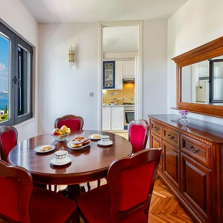 Maria's Sunshine Place *